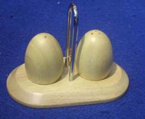 Salz- und Pfefferstreuer aus Holz in