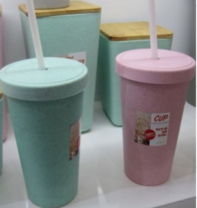 Trinkbecher Weizenfaser mit Deckel und Trinkhalm