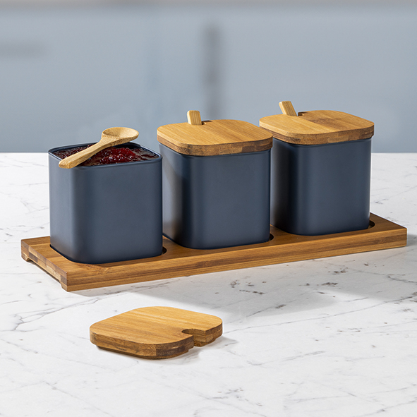 Serviergläser mit Bambus-Holzständer