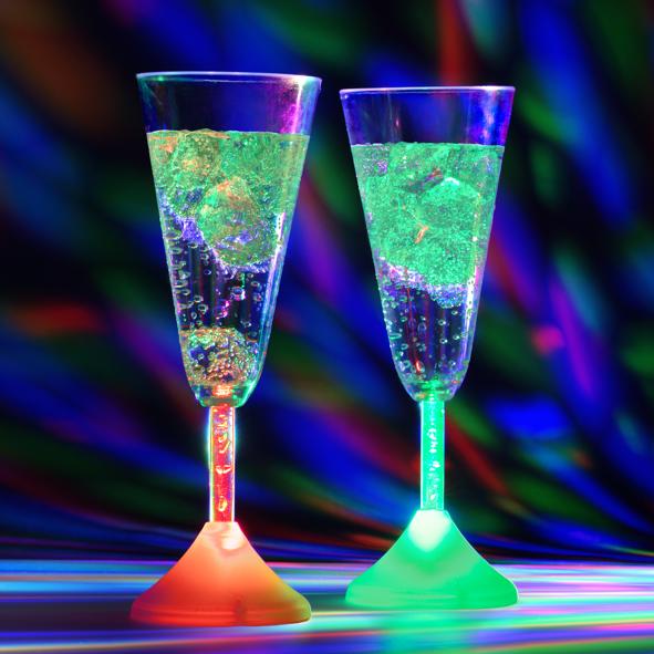 2er Set bunte Sektgläser mit LED – Maße: ca. 7 x 7 x 21,3cm 