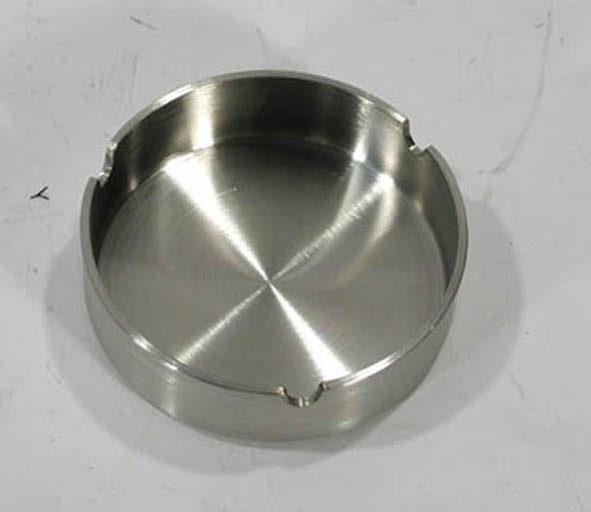 Aschenbecher aus Edelstahl in der