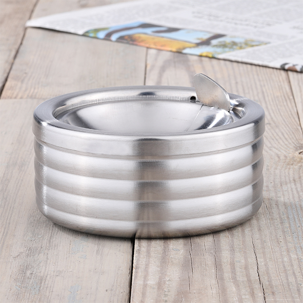 Aschenbecher aus Edelstahl