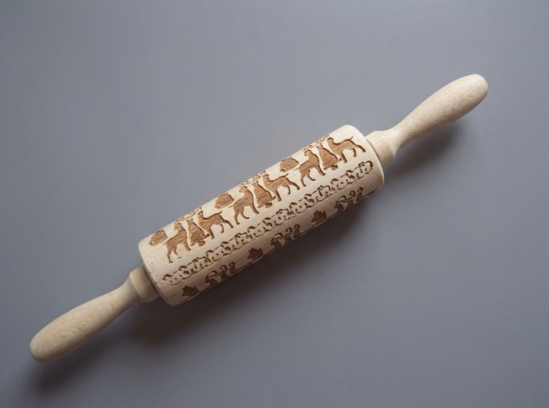 Teigroller aus Holz mit Muster