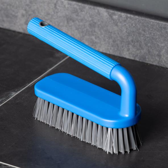 Schrubb-Bürste mit ergonomischen Griff