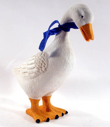 Gans mit blauer Schleife