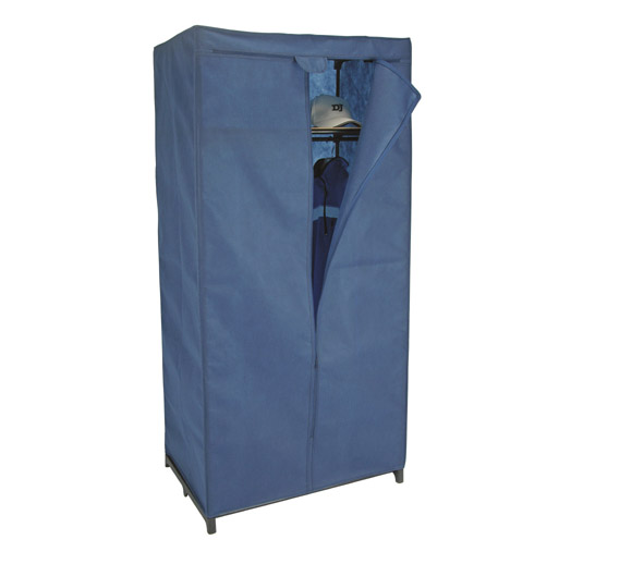 Kleiderschrank mit einer Ablage