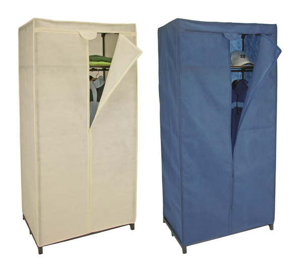 Kleiderschrank mit einer Ablage