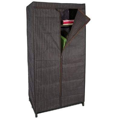 Kleiderschrank im Nadelstreifen-Design