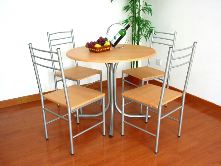 Tischgarnitur 5 teilig mit 4 Stühlen und