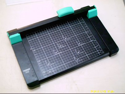 Papierschneidemaschine in schwarz