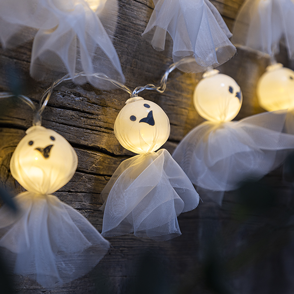 Geisterlichterkette mit 10 Geistern