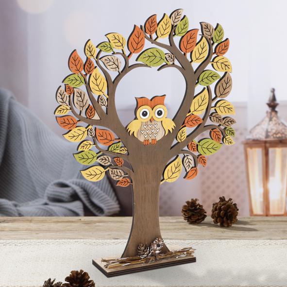 Holzbaum mit bunten Blättern