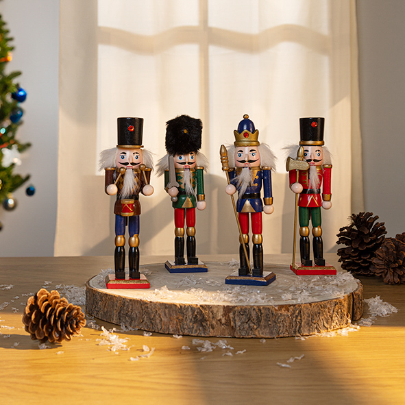 Weihnachtsdeko-Nussknacker aus Holz