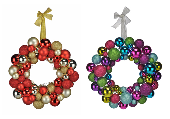Dekorativer Kranz aus Christbaumkugeln
