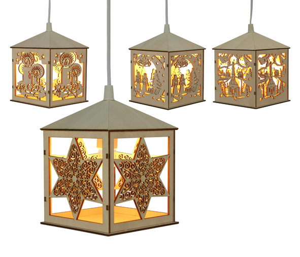 Holzlaterne im weihnachtlichen Design