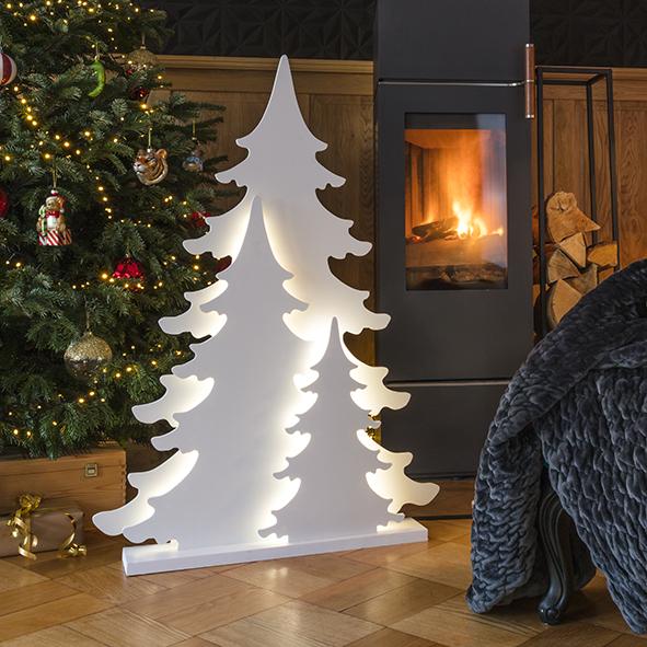 Baumsilhouette mit 60 warm weißen LEDs
