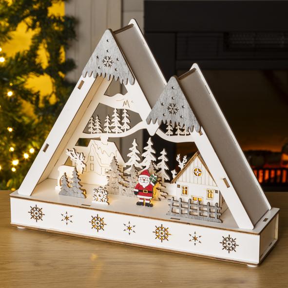 Winterlandschaft mit rotem Weihnachtsmann