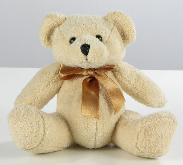 Teddybär aus weichem Plüsch in hell