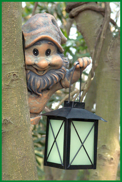 Baumgucker "Wichtel mit Laterne"