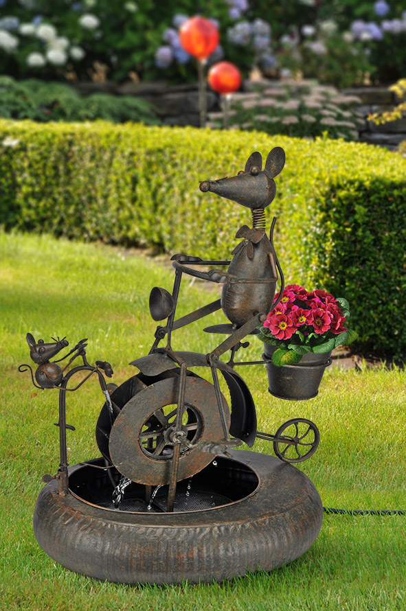 Metall Brunnen mit Blumenhalter