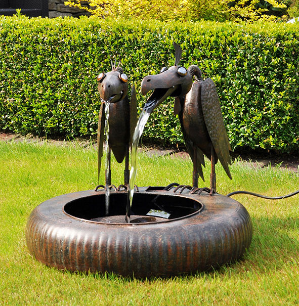 Metallbrunnen Geierpaar