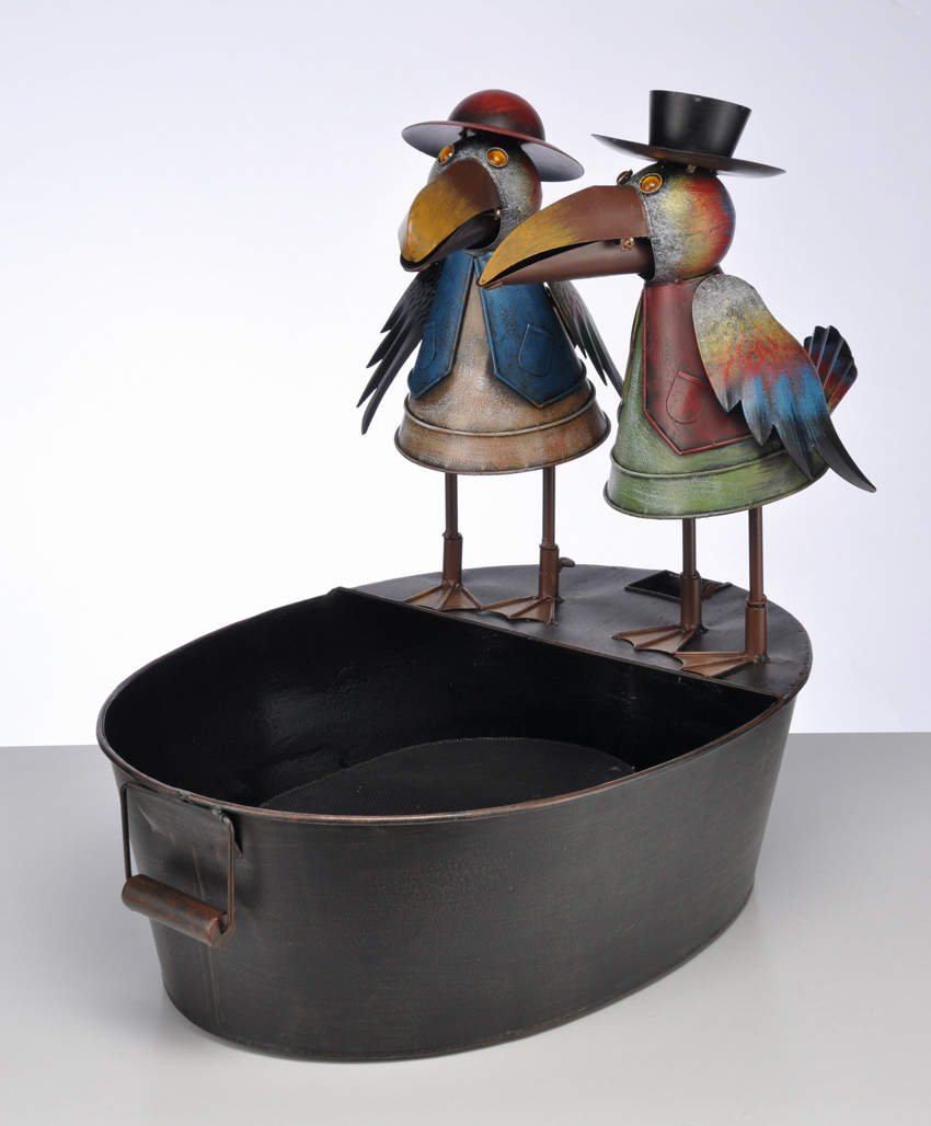 Metallbrunnen bunte Raben