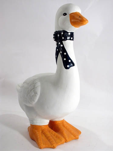 Gans aus Terrakotta mit blauer Schleife