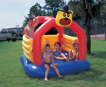 Hüpfburg mit Bärenkopf