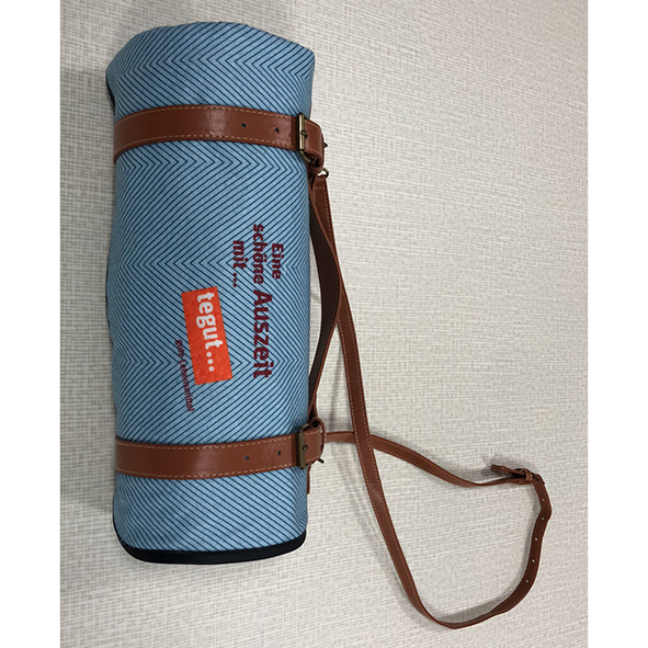 Picknickdecke mit Tragegriff