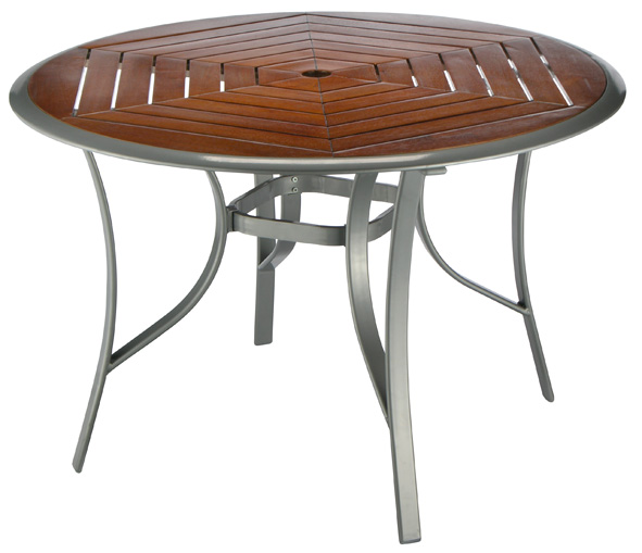 Holztisch mit Aluminiumrahmen