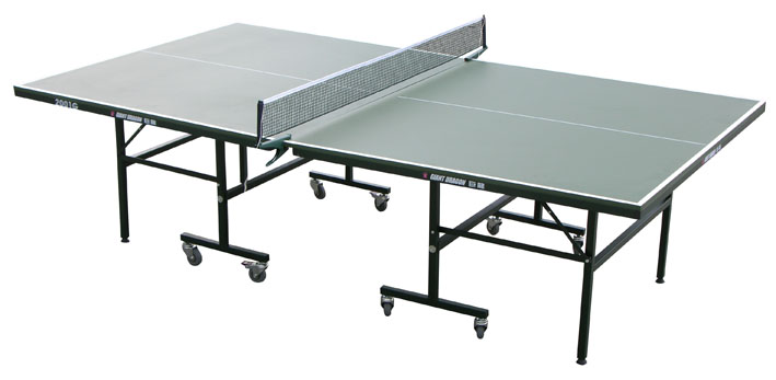 Tischtennisplatte in grün mit Netz