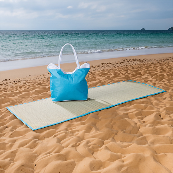 Strandtasche mit Strandmatte