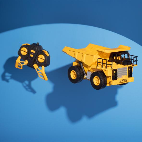 Ferngesteuerter Kipplaster 1:24 gelb