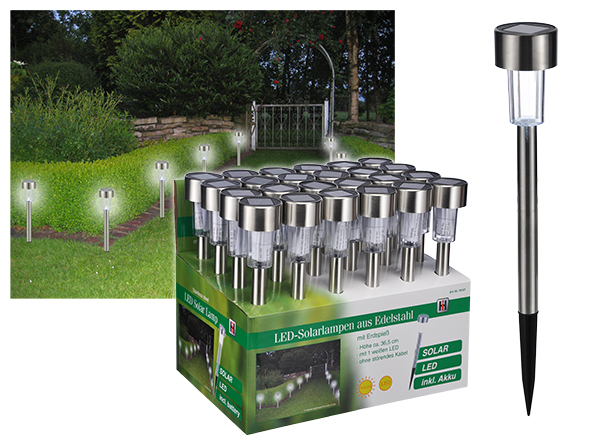 Solarlampe mit Erdspieß, im Display,