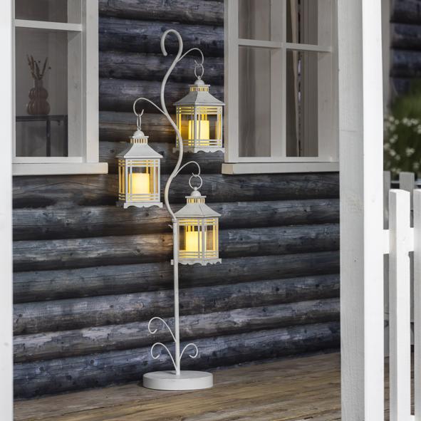 Laternenständer mit drei Laternen