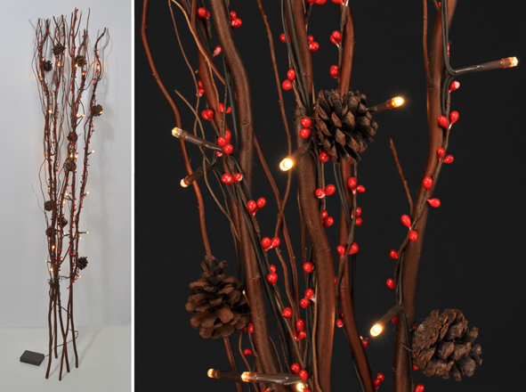 Lichterzweig mit Tannenzapfen und