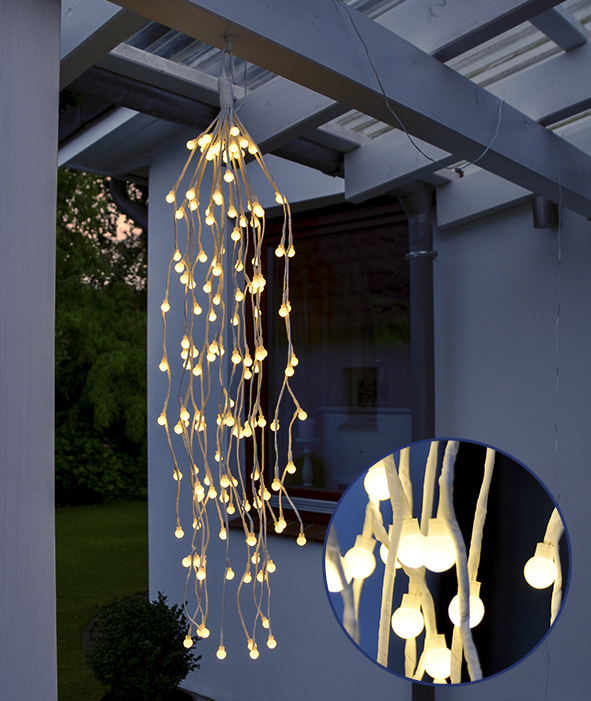 Lichterzweige hängend