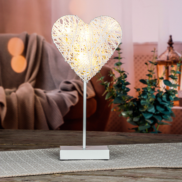 LED Tischleuchte im Herzdesign