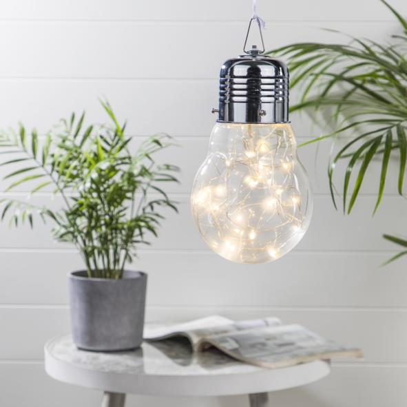 Glühbirne mit LED Lichterkette