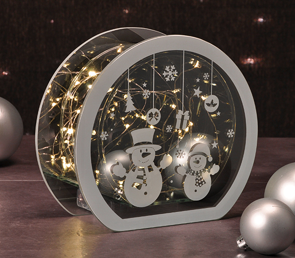 Beleuchtete Weihnachtsdeko mit Spiegeleffekt