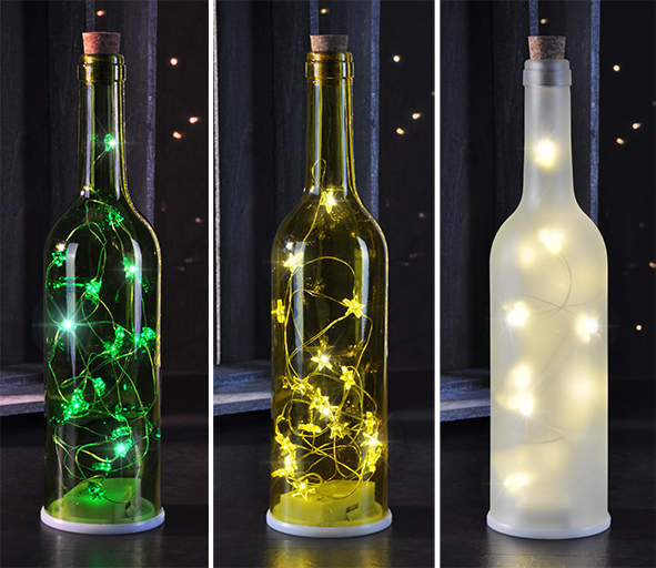Flasche mit Lichterzweig und Lichterkette