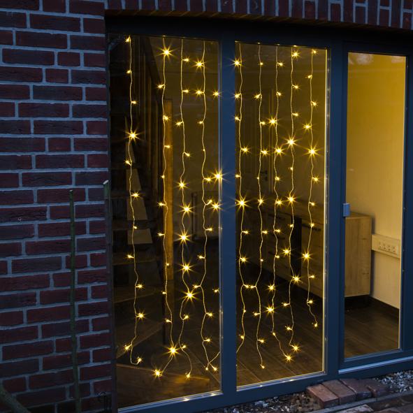 Lichtervorhang mit 120 warmweißen LEDs