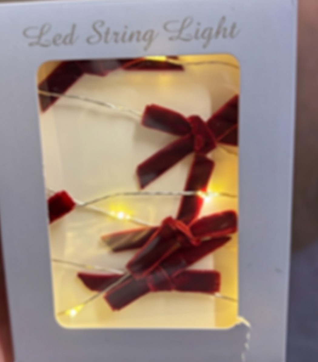 Kupferlichterkette mit roten Schleifen