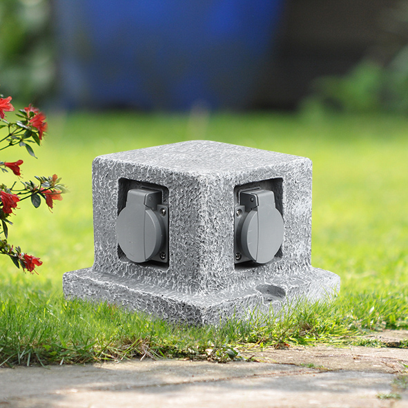 Steckdosenverteiler mit vier Steckdosen