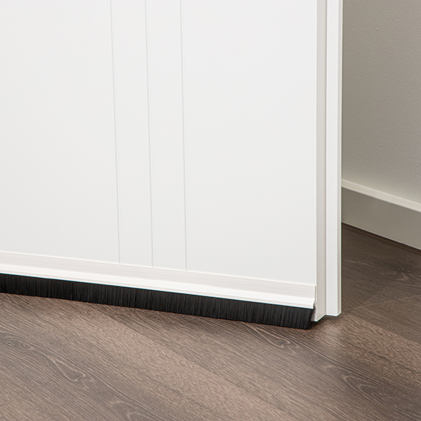 Türleiste mit Bürste