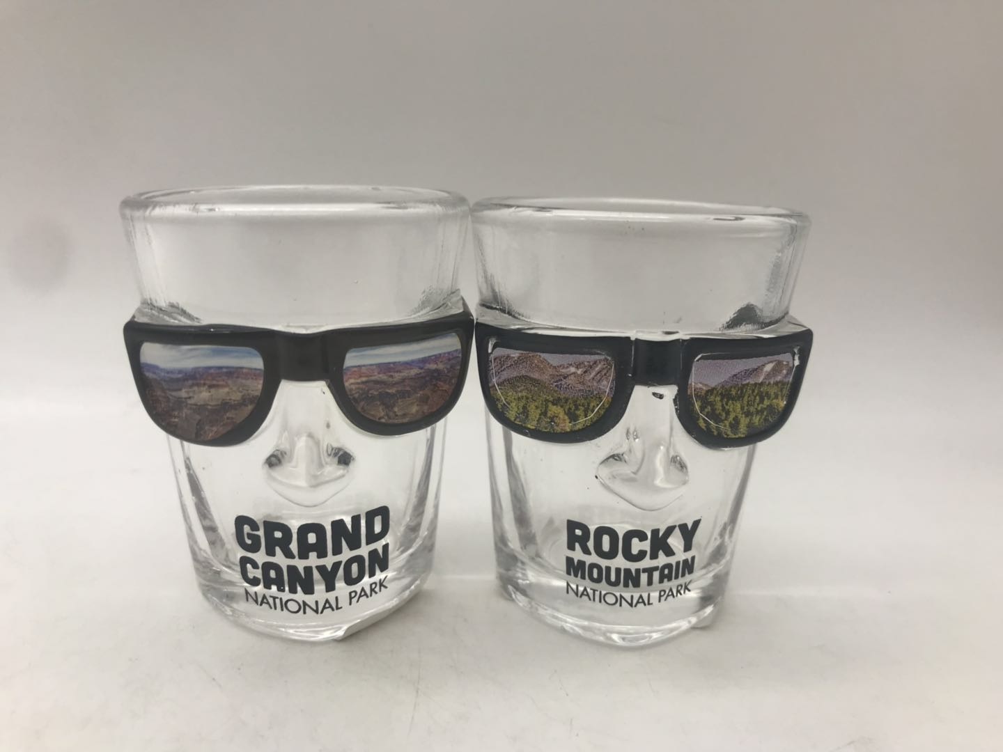 Shotglas mit Sonnenbrille