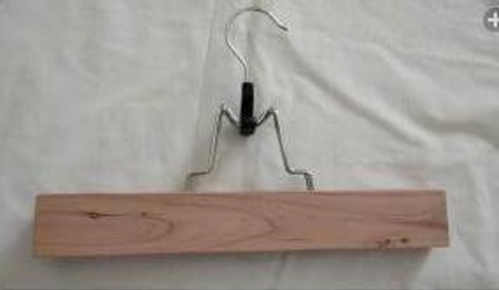 Hosenspanner aus Zedernholz