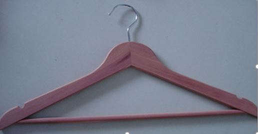 Kleiderbügel aus Zedernholz