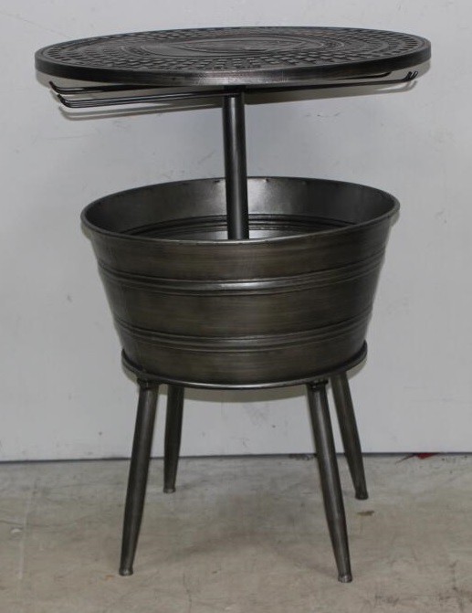 Metalltisch mit Ablage und Haken