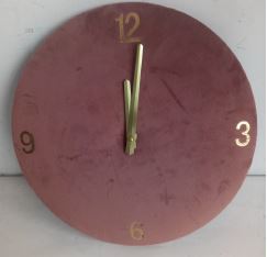 Wanduhr, mit Samt bezogen